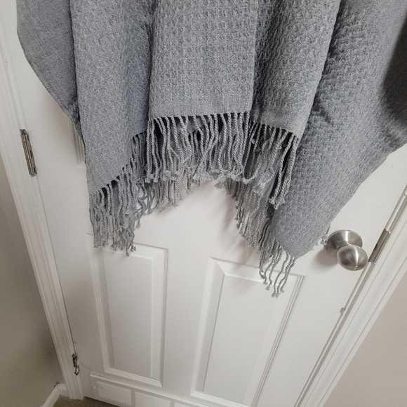 Mer-Sea NWT Fog Gray Travel Wrap With Matching Bag. - Picture 7 of 16